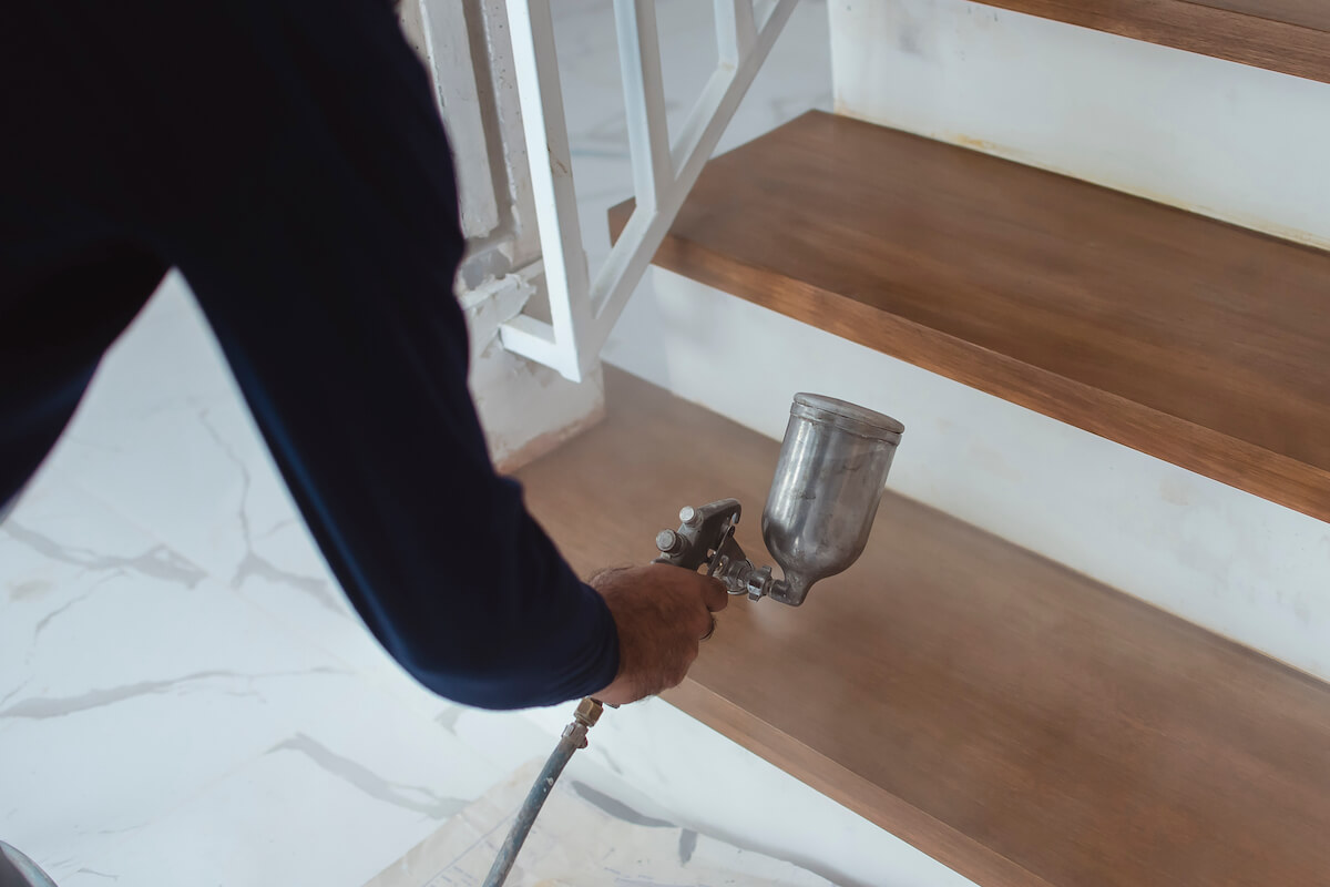 Travaux de peinture pour escaliers en bois